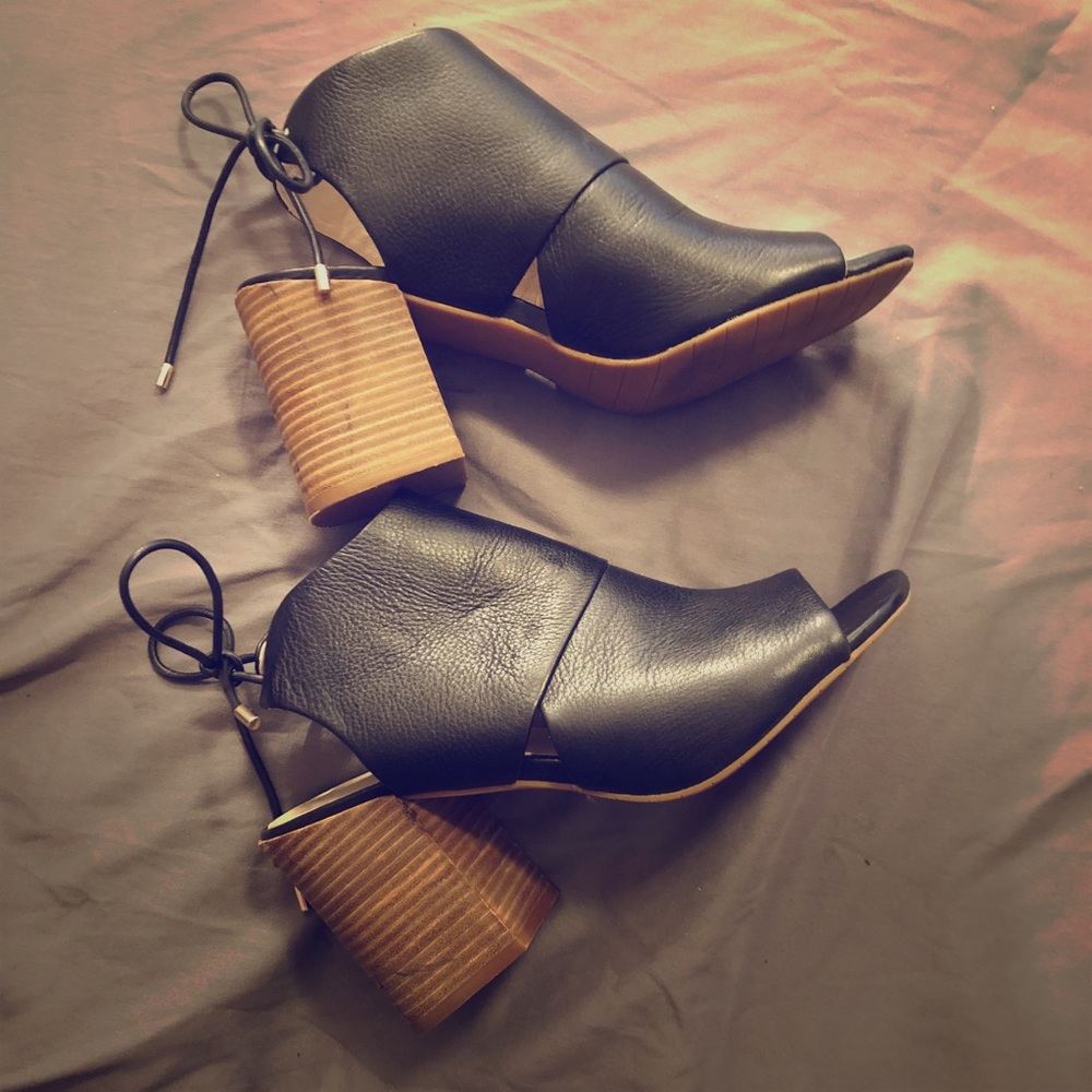 Kenneth Cole wedges